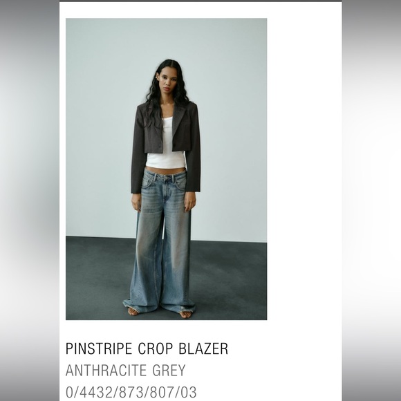 Cropped pin striped blazer - Picture 4 of 6